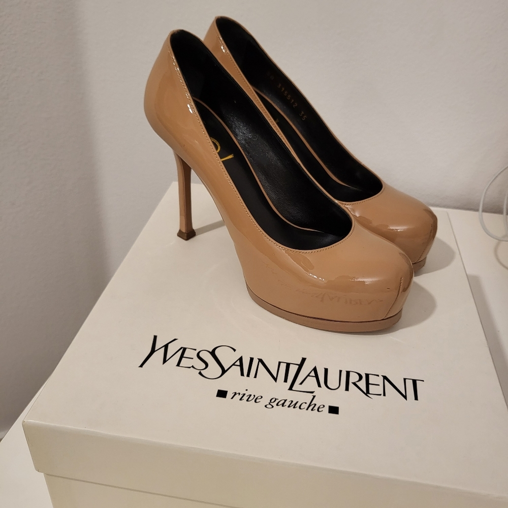 YSL Yves Saint Laurent Nude Vitello Vernice Soft Pumps size 35, 5B
